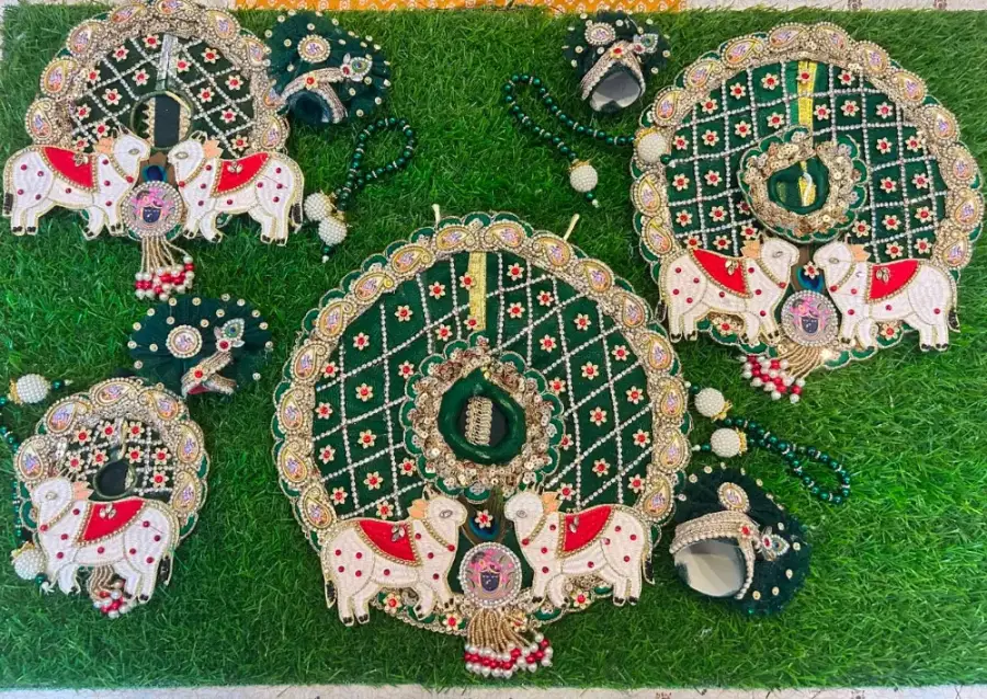 Laddu Gopal poshak size chart with idol size examples